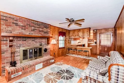 Living - 752 Nc 210 Hwy E, Harrells, NC 28444 photo 3 of 4