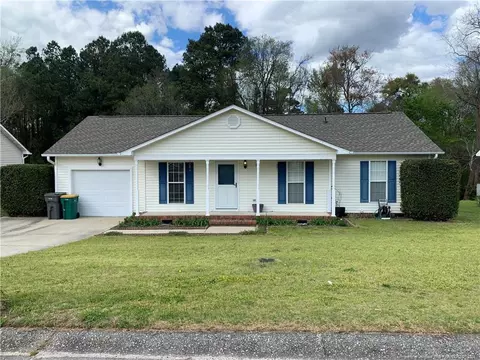 6124 Hedingham Dr, Hope Mills, NC 28348