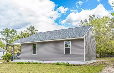 706 N Saunders St, Raeford, NC 28376