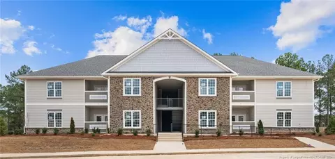 260 Gallery Dr #202, Spring Lake, NC 28390