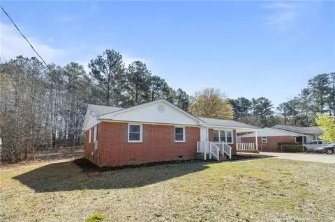 611 Goodyear Dr, Spring Lake, NC 28390