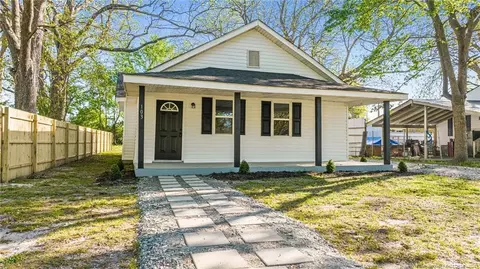 103 E Noble St, Selma, NC 27576