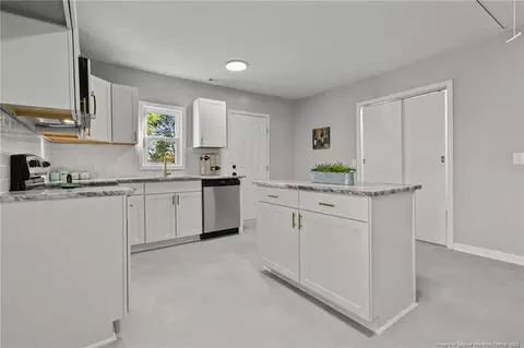 103 E Noble St, Selma, NC 27576 photo 6