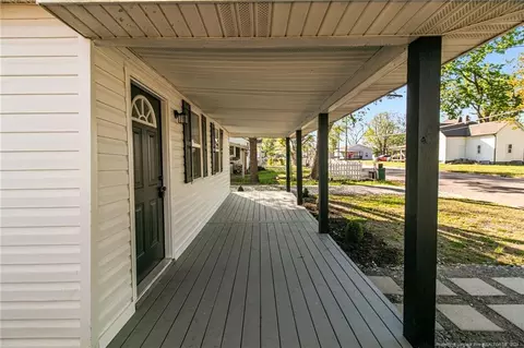 103 E Noble St, Selma, NC 27576 photo 2