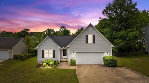 5520 Crenshaw Dr, Hope Mills, NC 28348