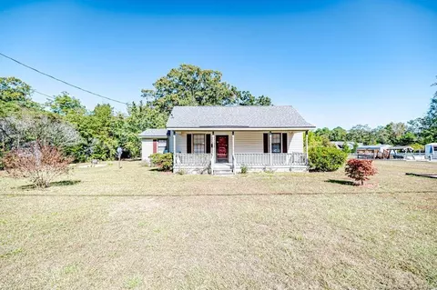 414 W 6th Ave, Raeford, NC 28376