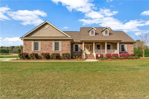 22 Naturalbrook Dr, Lumberton, NC 28360