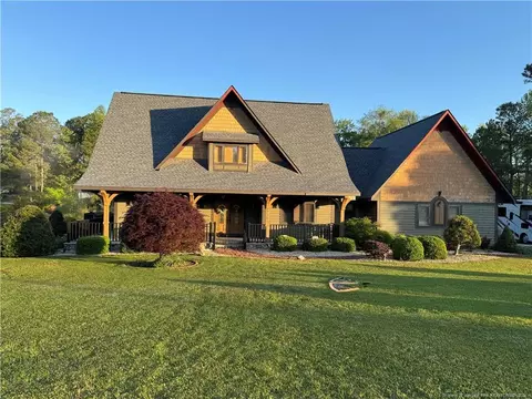 5363 Clubhouse Ln, Hope Mills, NC 28348