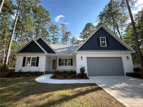 16140 Cardinal Ct, Wagram, NC 28396
