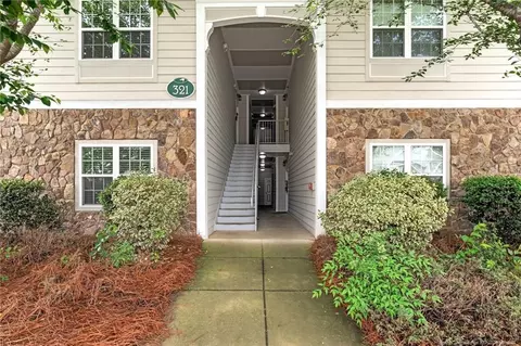 321 Gallery Dr #101, Spring Lake, NC 28390