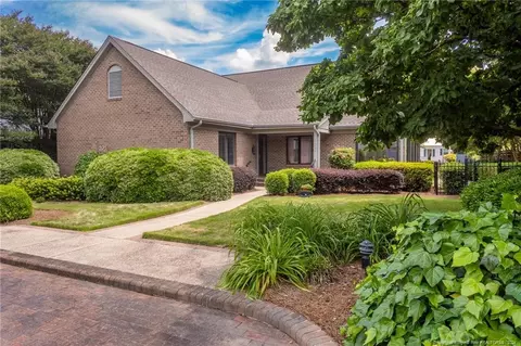 1828 Morganton Rd, Fayetteville, NC 28305
