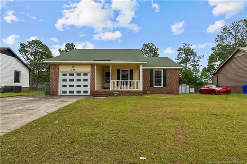 226 Eppingdale Dr, Spring Lake, NC 28390