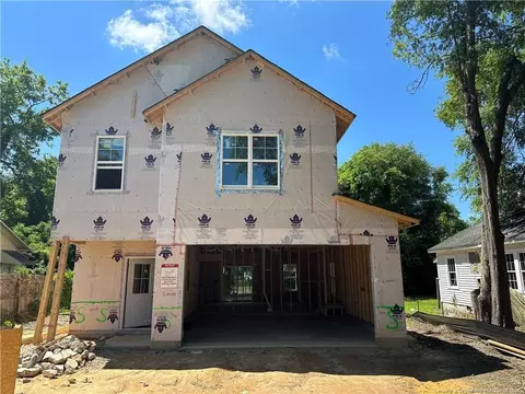 911 Branson St, Fayetteville, NC 28305