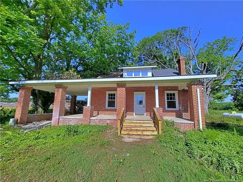 377 Fisher Rd, Saint Pauls, NC 28384