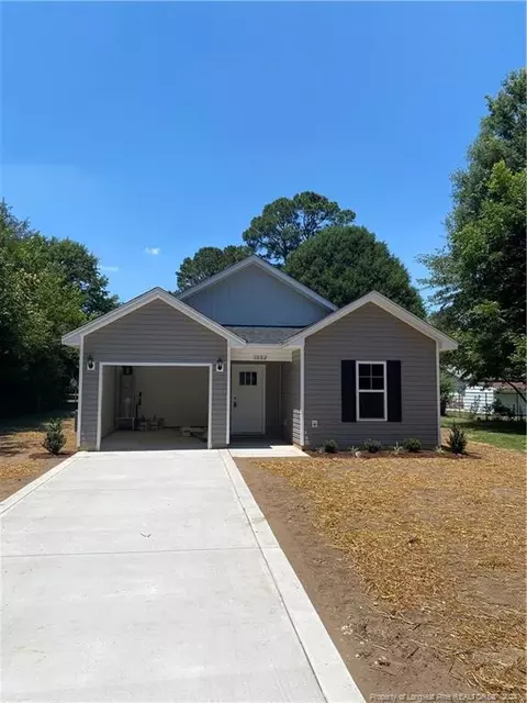 1002 Powers St, Clinton, NC 28328
