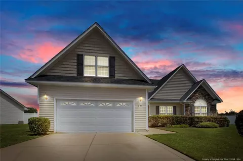 295 Collinwood Dr, Raeford, NC 28376