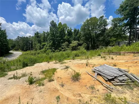 16 Appaloosa Dr, Spring Lake, NC 28390