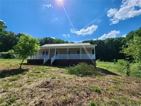 7156 Meadowbranch Rd, Seagrove, NC 27341
