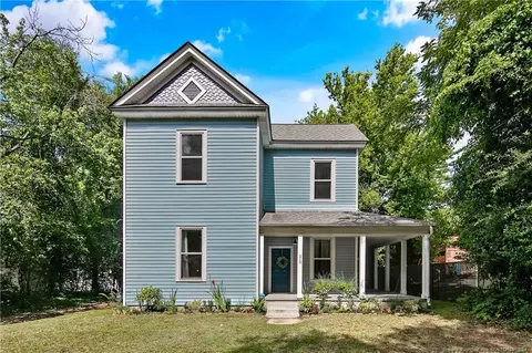 210 Davis St, Fayetteville, NC 28305
