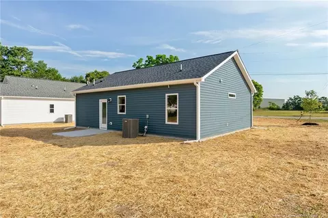 Exterior - 1022 E Harnett St, Dunn, NC 28334 photo 3 of 9