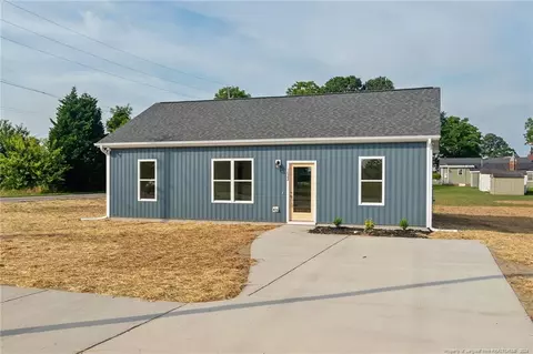 Exterior - 1022 E Harnett St, Dunn, NC 28334 photo 5 of 9