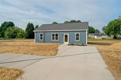 Exterior - 1022 E Harnett St, Dunn, NC 28334 photo 2 of 9