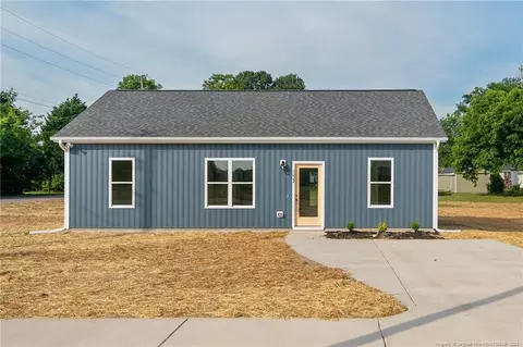 1022 E Harnett St, Dunn, NC 28334