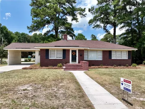 704 W 27th St, Lumberton, NC 28358