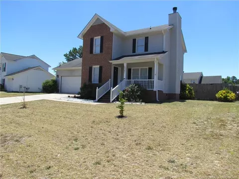 5341 Heather St, Hope Mills, NC 28348