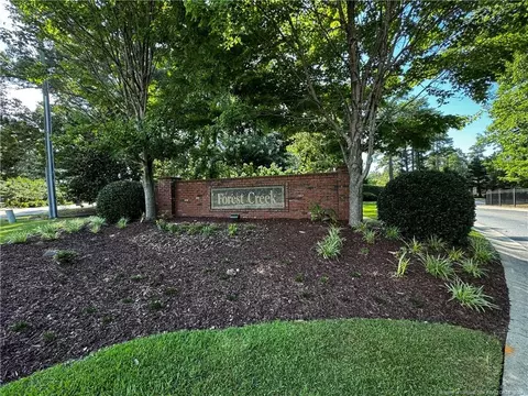 230 Forest Creek Dr, Fayetteville, NC 28303