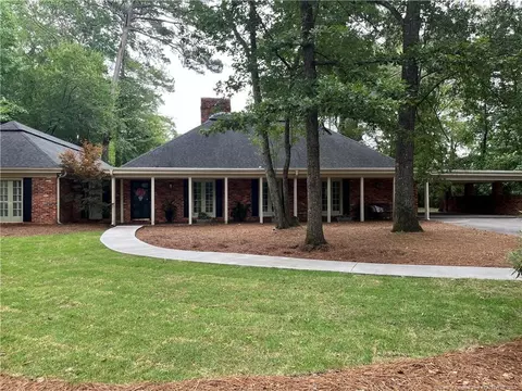 4 Trinity Dr, Lumberton, NC 28358