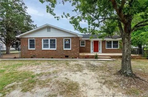 512 E Mclean St, Saint Pauls, NC 28384