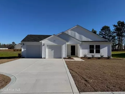 690 Walters Run Dr, Raeford, NC 28376