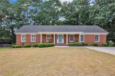 230 Summertree Ct, Clinton, NC 28328