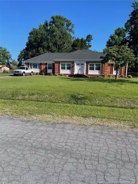 103 Shamrock Dr, Lumberton, NC 28360
