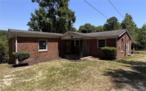 29 Elmon Gilchrist Ln, Erwin, NC 28339