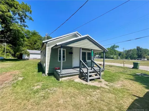 111 E Central St, Maxton, NC 28364