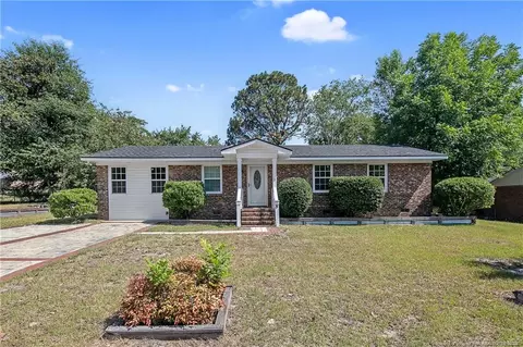 133 Azalea Dr, Spring Lake, NC 28390