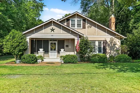 331 N Magnolia St, Raeford, NC 28376
