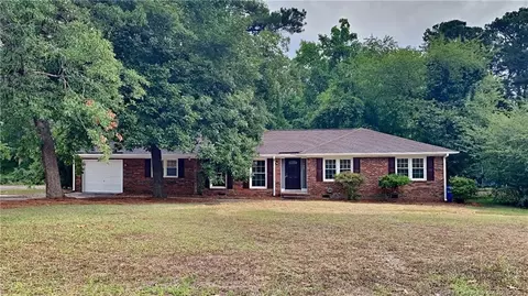 728 Dandridge Dr, Fayetteville, NC 28303