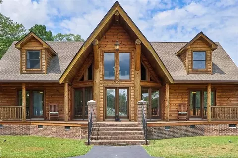 514 Creek Farm Dr, Parkton, NC 28371