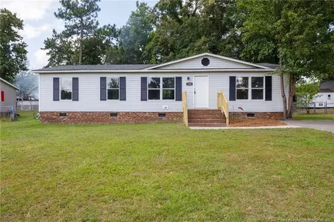 350 Old Salem Dr, Spring Lake, NC 28390