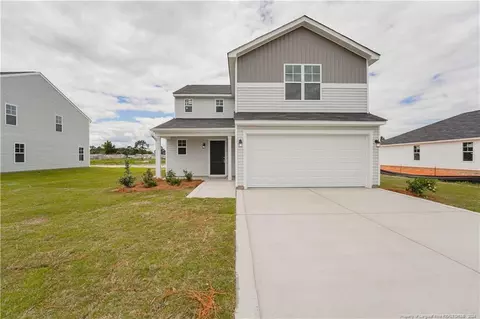 733 Caelin Farms Rd, Spring Lake, NC 28390