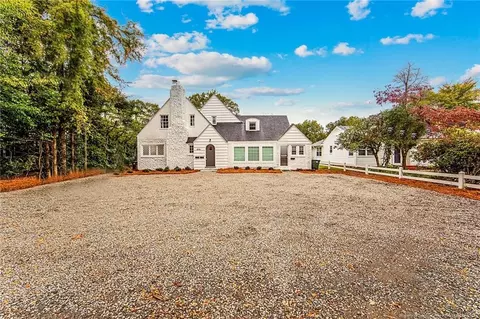1806 Morganton Rd, Fayetteville, NC 28305