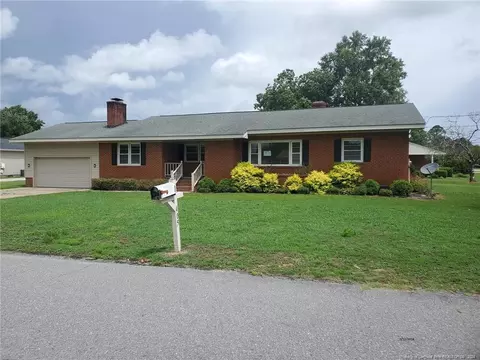 405 Willow Rd, Clinton, NC 28328