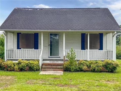 5701 S Creek Rd, Orrum, NC 28369