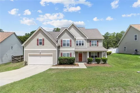 304 Heathrow Dr, Spring Lake, NC 28390