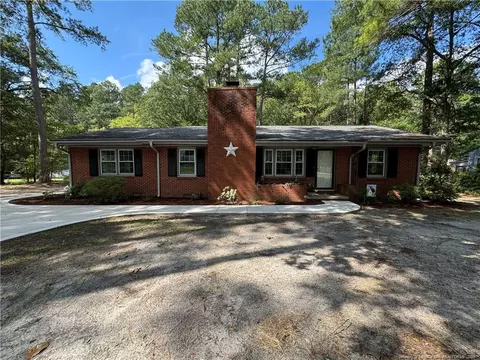 1005 N Fulton St, Raeford, NC 28376