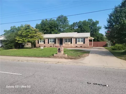 489 Santa Fe Dr, Fayetteville, NC 28303