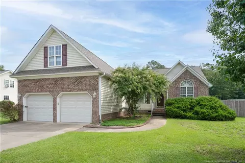 165 Chestnut Dr, Raeford, NC 28376